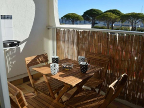 Studio Cabine lumineux, loggia & plancha à Port Camargue, 4 couchages, ménage inclus - FR-1-250-161